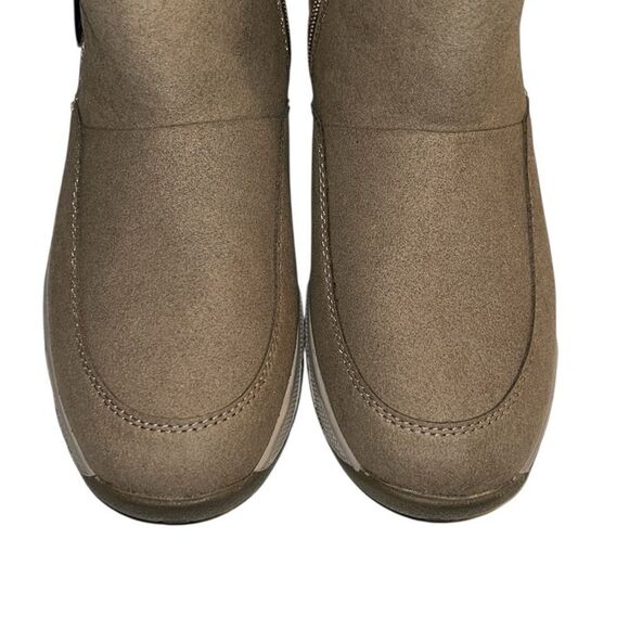 Easy Spirit Tan Ankle Waterproof Boots(Size 8.5M) - Picture 4 of 11